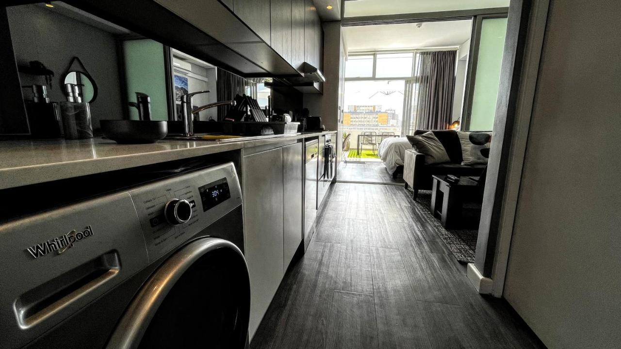 Modern Luxury Studio With Breathtaking City Views - No Load Shedding Кейптаун Экстерьер фото