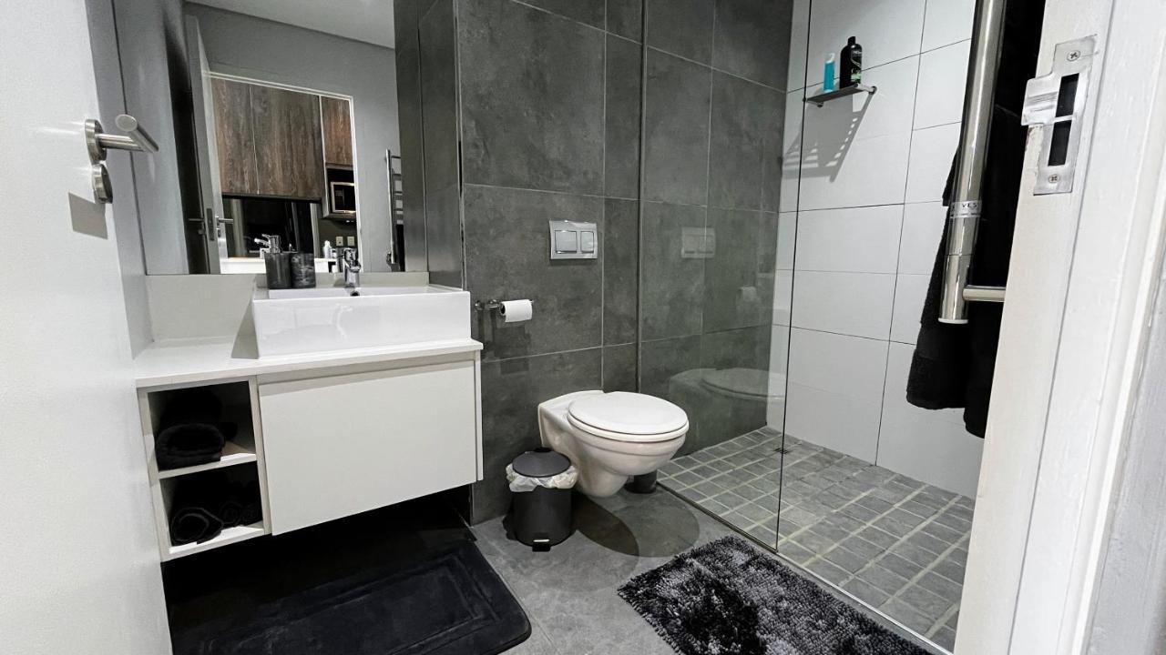 Modern Luxury Studio With Breathtaking City Views - No Load Shedding Кейптаун Экстерьер фото