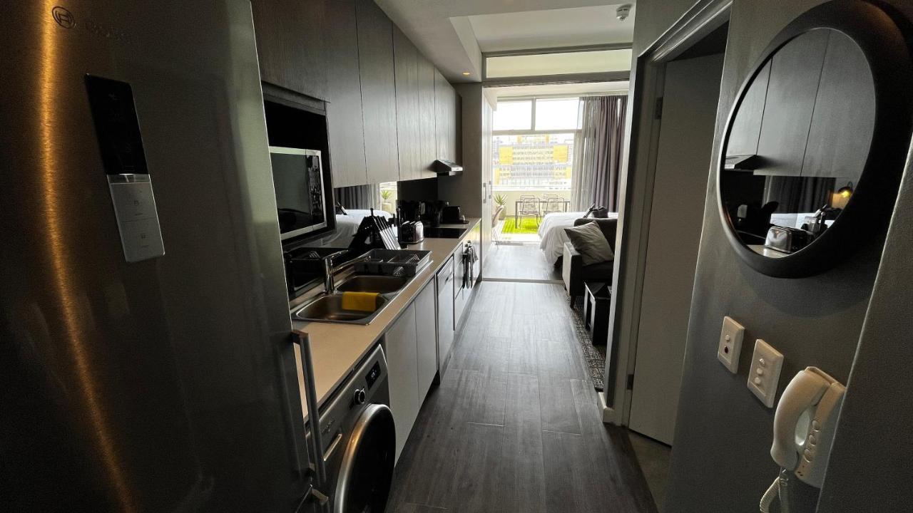 Modern Luxury Studio With Breathtaking City Views - No Load Shedding Кейптаун Экстерьер фото